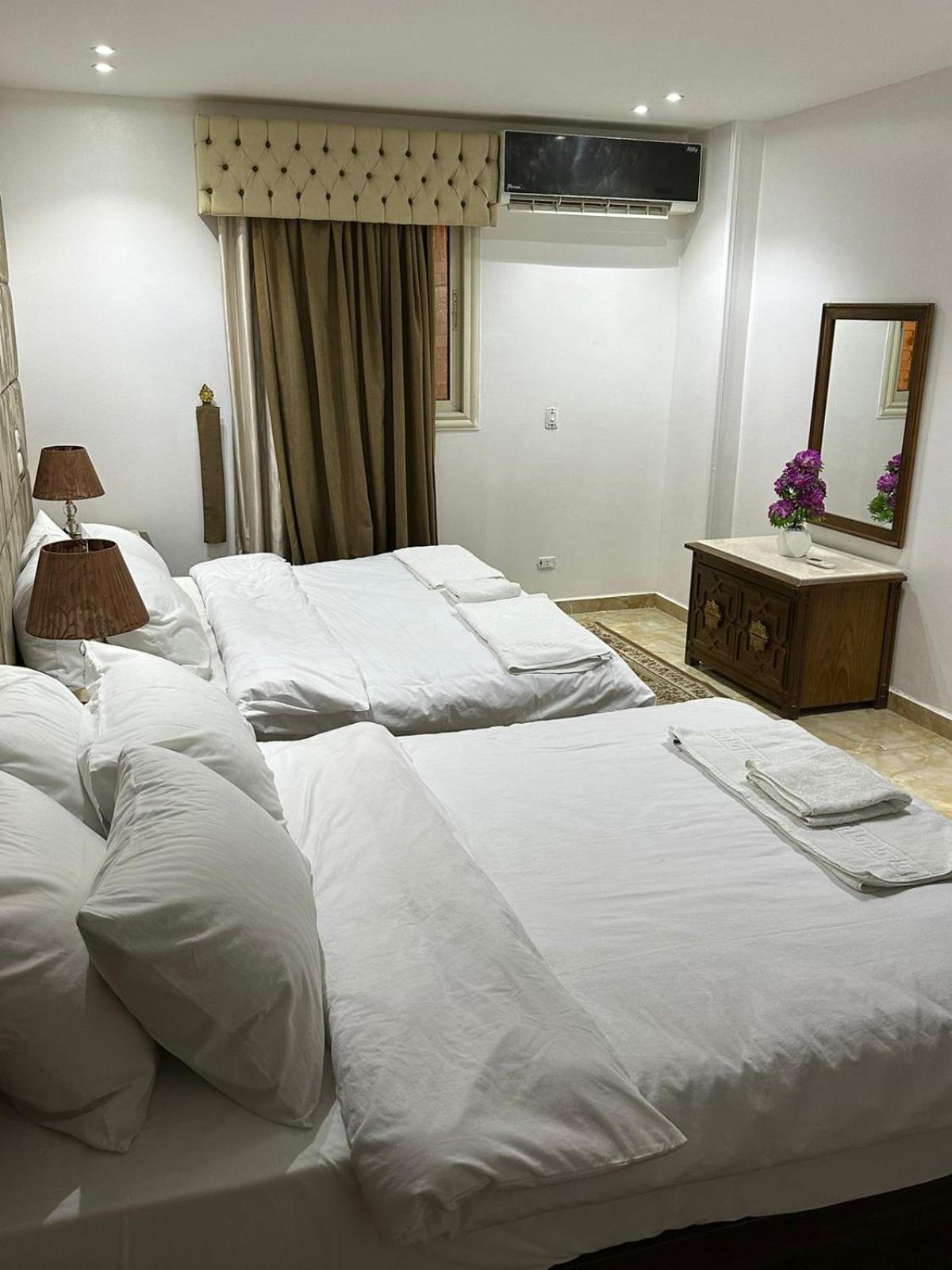 Full Pyramids View Apartment With Balcony For 8 P Kafret el-Gabal Εξωτερικό φωτογραφία